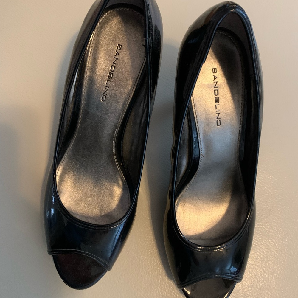 Bandolino 9M open toe pumps.